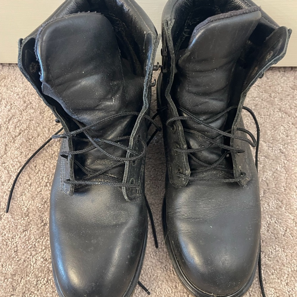 Red Wing Size 10, gently used work boots!